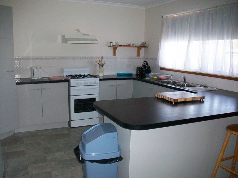 5 Alexandra Avenue, Kalimna VIC 3909