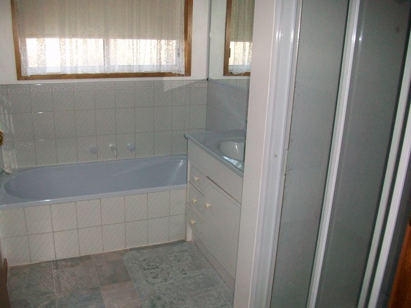 5 Alexandra Avenue, Kalimna VIC 3909