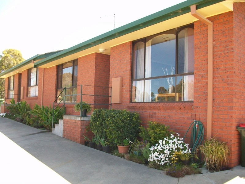 1 & 2/67 Lake Bunga Beach Road, Lakes Entrance VIC 3909