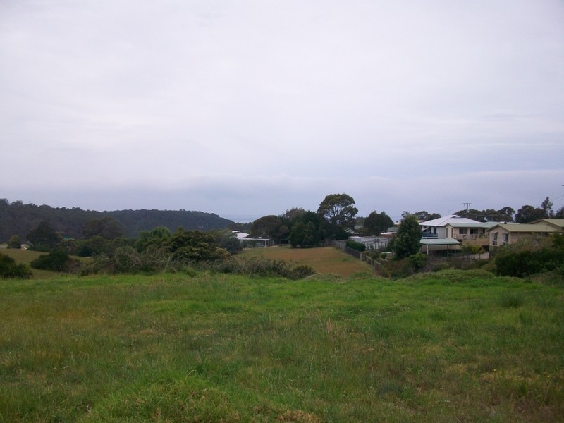 65 Lake Bunga Beach Road, Lakes Entrance VIC 3909