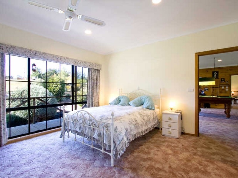 37 Mitchelson Court, Lakes Entrance VIC 3909