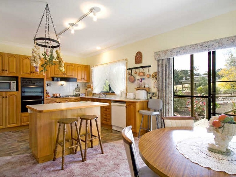 37 Mitchelson Court, Lakes Entrance VIC 3909