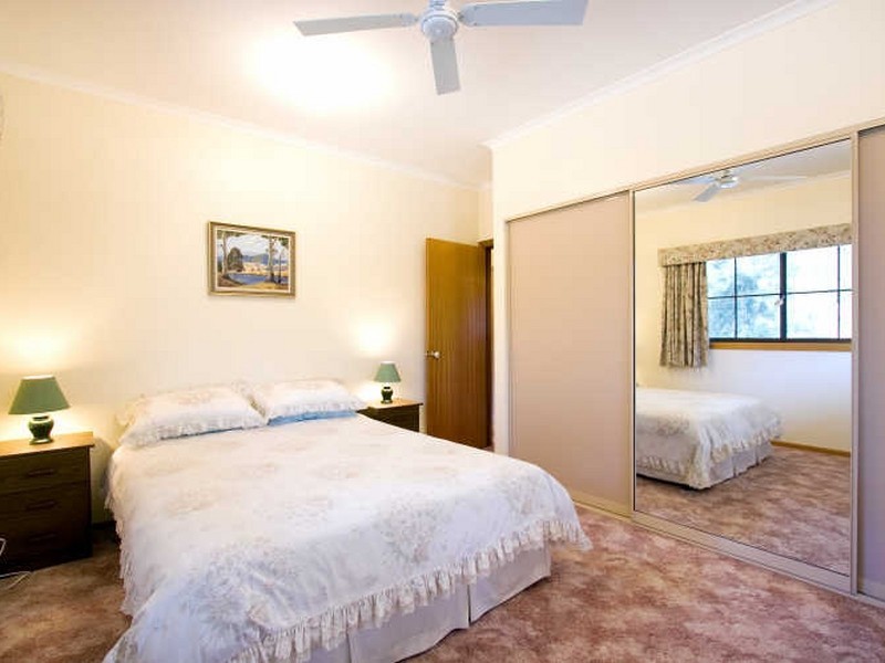 37 Mitchelson Court, Lakes Entrance VIC 3909