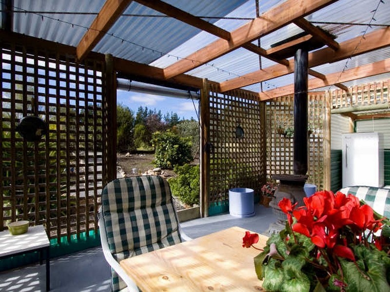 37 Mitchelson Court, Lakes Entrance VIC 3909