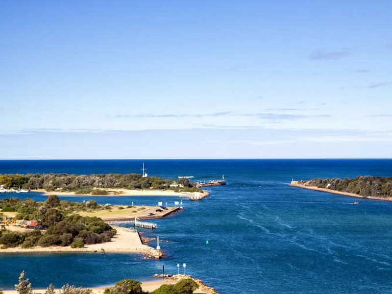 37 Mitchelson Court, Lakes Entrance VIC 3909