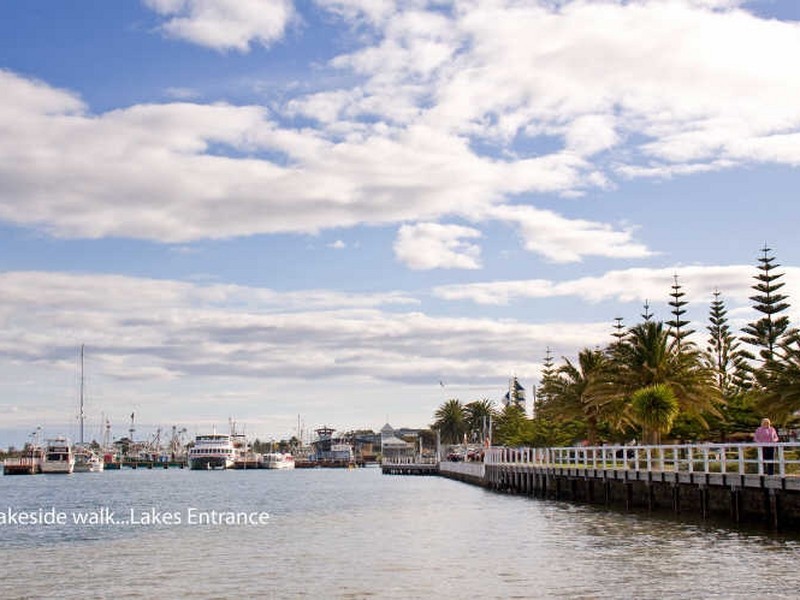 37 Mitchelson Court, Lakes Entrance VIC 3909