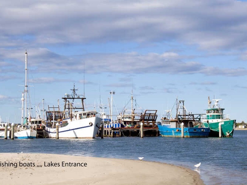 37 Mitchelson Court, Lakes Entrance VIC 3909