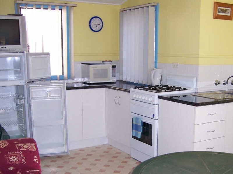 32 Roadknight Street, Lakes Entrance VIC 3909