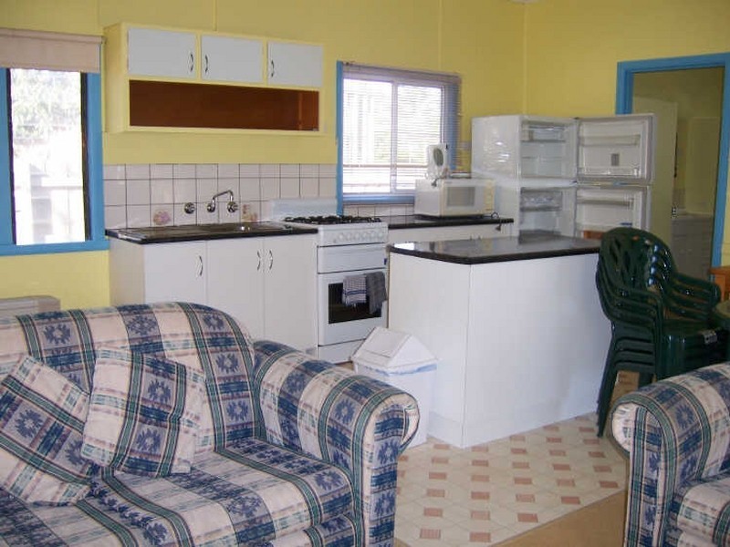 32 Roadknight Street, Lakes Entrance VIC 3909