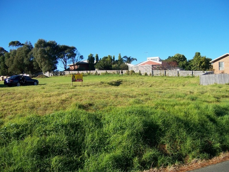 15 Bungyarnda Court, Lakes Entrance VIC 3909