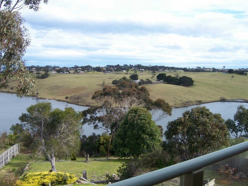 29 Nautilus Way, Lakes Entrance VIC 3909