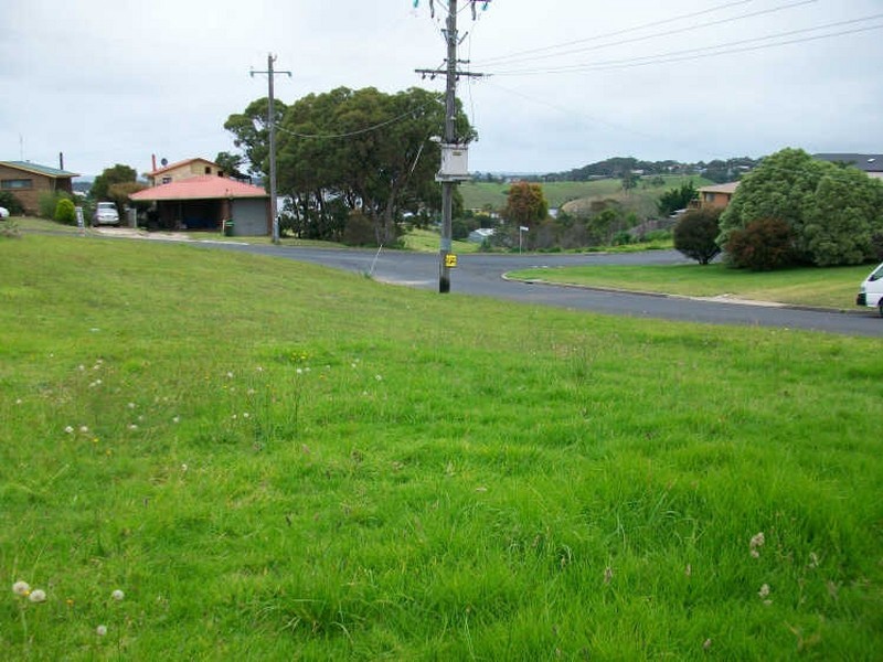 62 O’Neills Road, Lakes Entrance VIC 3909