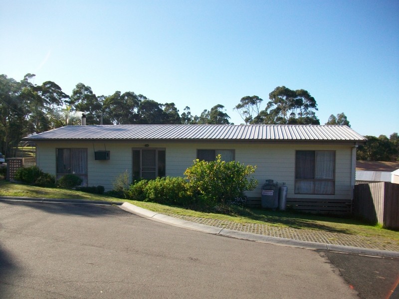13 Bassett Road, Lakes Entrance VIC 3909