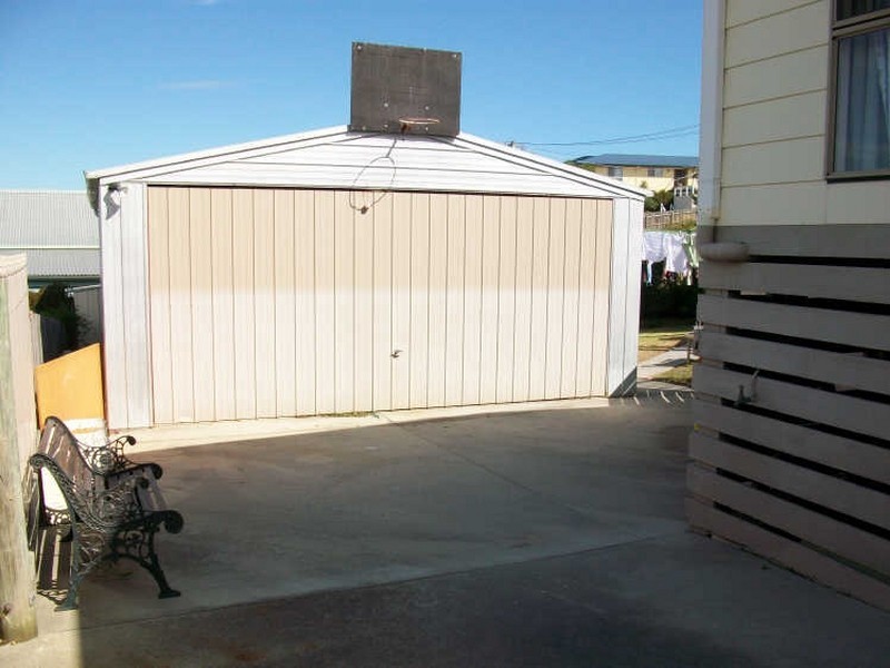 13 Bassett Road, Lakes Entrance VIC 3909