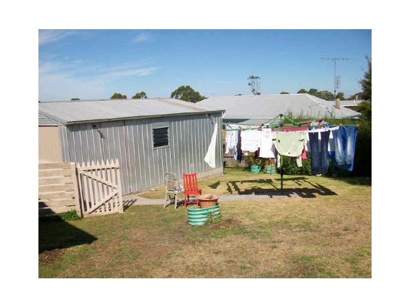 13 Bassett Road, Lakes Entrance VIC 3909
