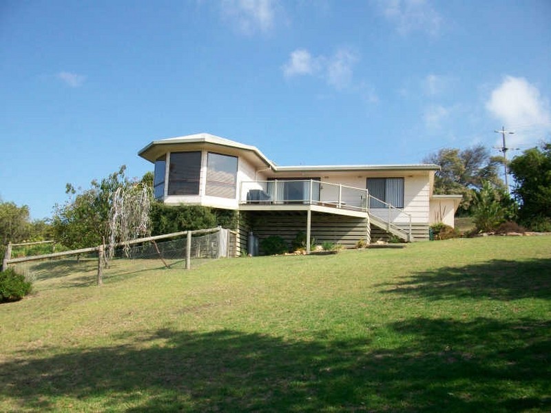 52 Lakeside Drive, Lake Tyers Beach VIC 3909