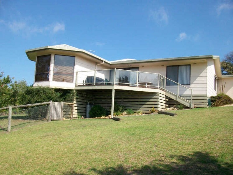 52 Lakeside Drive, Lake Tyers Beach VIC 3909