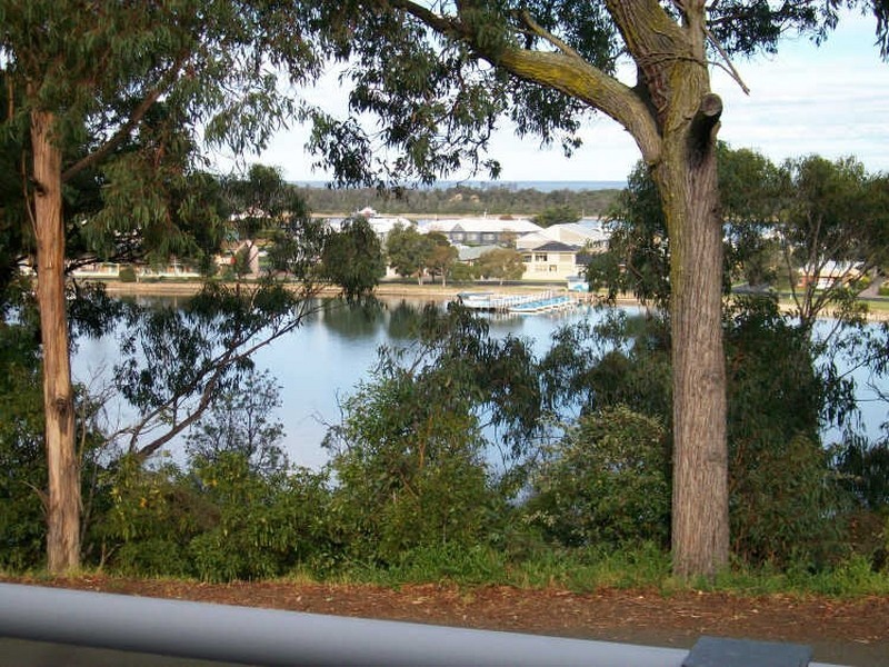 85 Seaview Parade, Kalimna VIC 3909