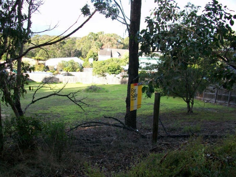 68 Ocean View Parade, Lakes Entrance VIC 3909