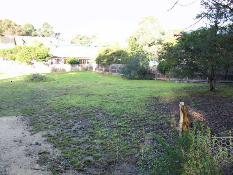 68 Ocean View Parade, Lakes Entrance VIC 3909