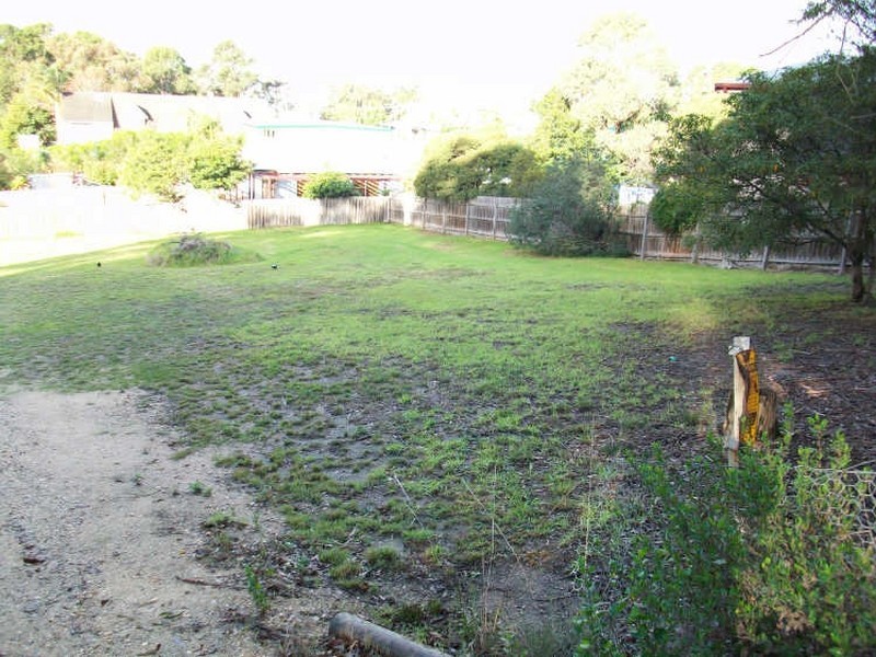 68 Ocean View Parade, Lakes Entrance VIC 3909