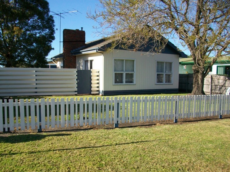 22 Fish St, Lakes Entrance VIC 3909