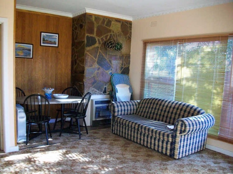 22 Fish St, Lakes Entrance VIC 3909