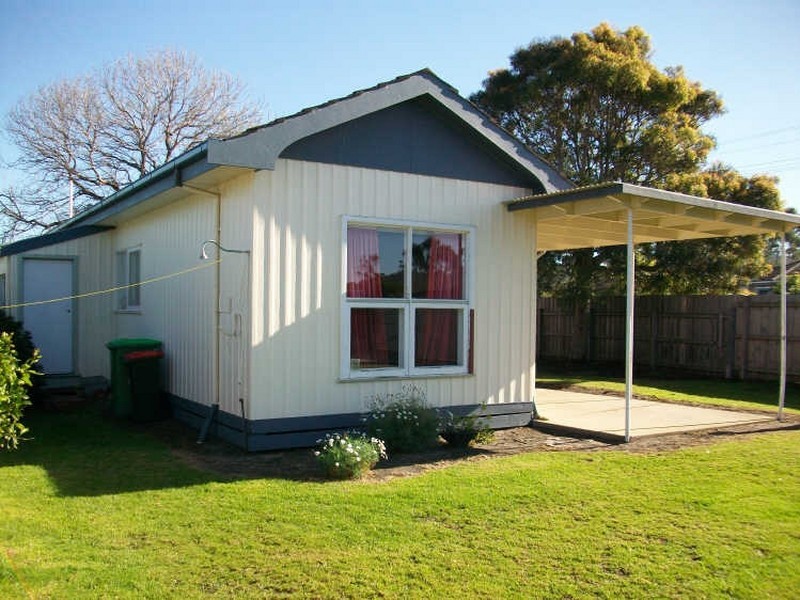 22 Fish St, Lakes Entrance VIC 3909