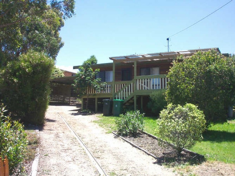 27 West Crescent, Lakes Entrance VIC 3909