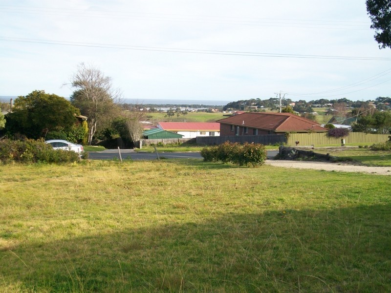 48 Capes Road, Lakes Entrance VIC 3909