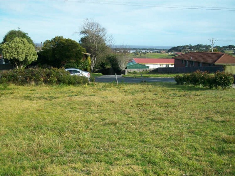 48 Capes Road, Lakes Entrance VIC 3909