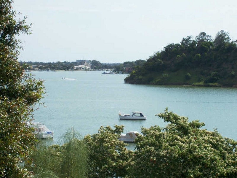 8 Ferndale Parade, Lakes Entrance VIC 3909