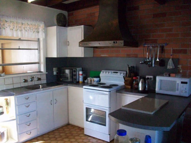 8 Ferndale Parade, Lakes Entrance VIC 3909