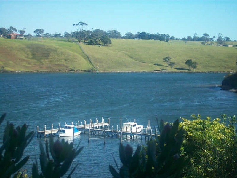 8 Ferndale Parade, Lakes Entrance VIC 3909