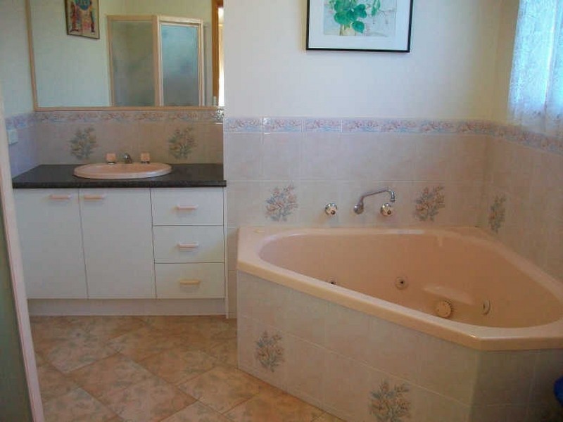 24 McCue Road, Kalimna VIC 3909
