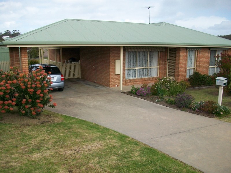 27 Stirling Drive, Lakes Entrance VIC 3909