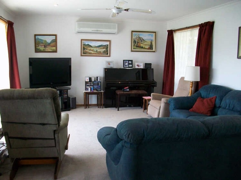 27 Stirling Drive, Lakes Entrance VIC 3909