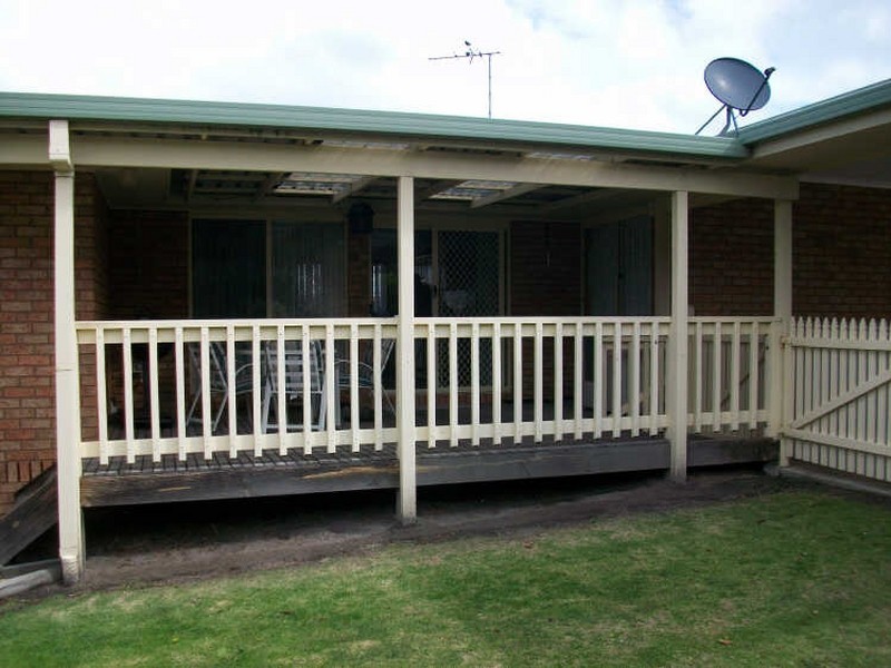 27 Stirling Drive, Lakes Entrance VIC 3909