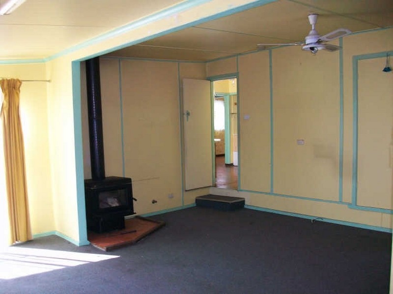 24 Heatherlea Grove, Lakes Entrance VIC 3909