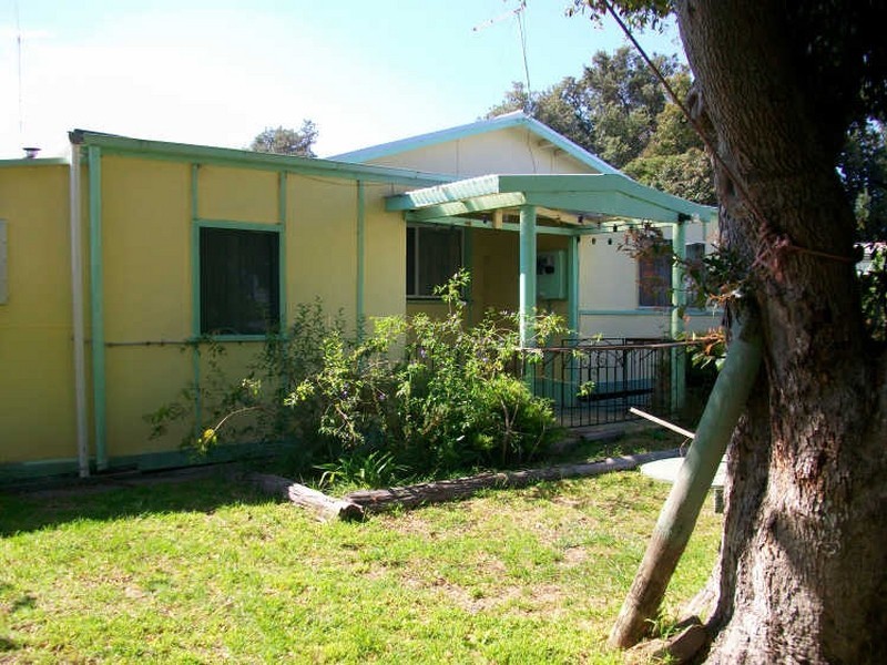 24 Heatherlea Grove, Lakes Entrance VIC 3909
