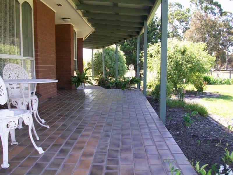 108 Hazeldene Crescent, Nicholson VIC 3882