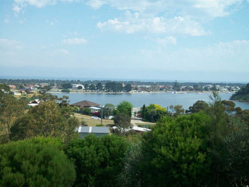 5 Bass Close, Lakes Entrance VIC 3909