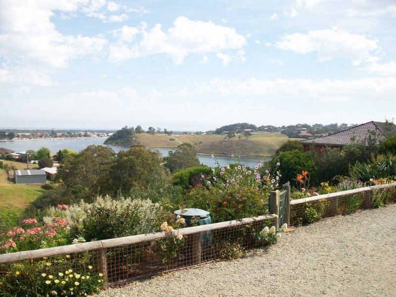 5 Bass Close, Lakes Entrance VIC 3909