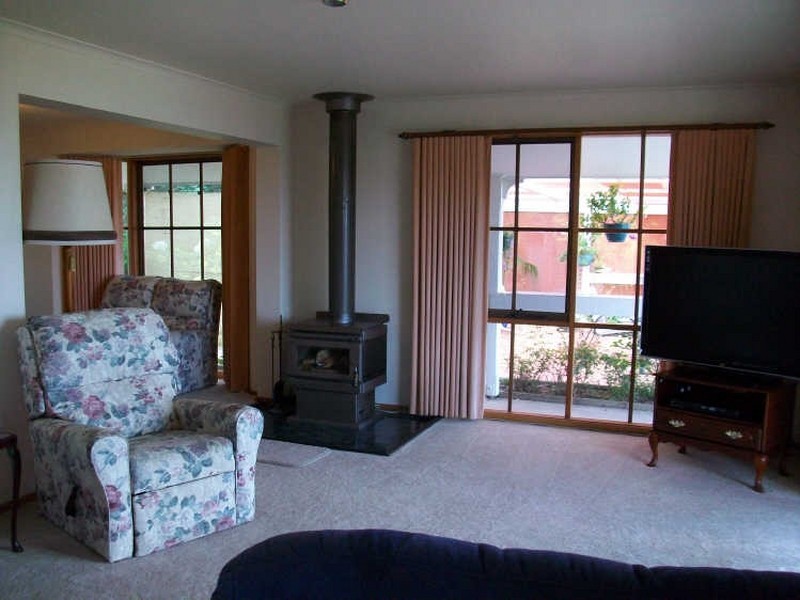 5 Bass Close, Lakes Entrance VIC 3909