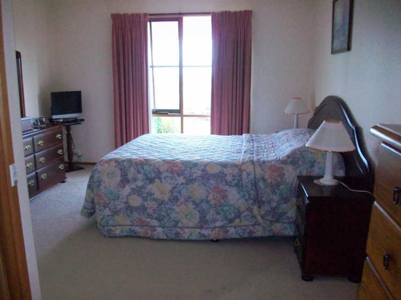 5 Bass Close, Lakes Entrance VIC 3909