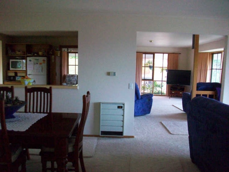 5 Bass Close, Lakes Entrance VIC 3909