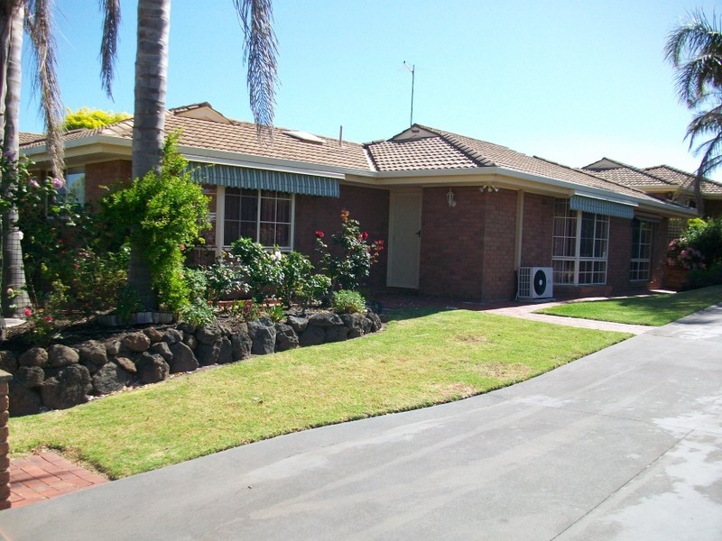 1/9 Bills Street, Lakes Entrance VIC 3909