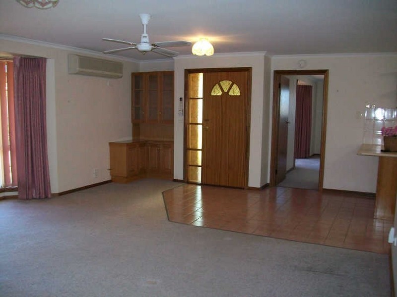 1/9 Bills Street, Lakes Entrance VIC 3909