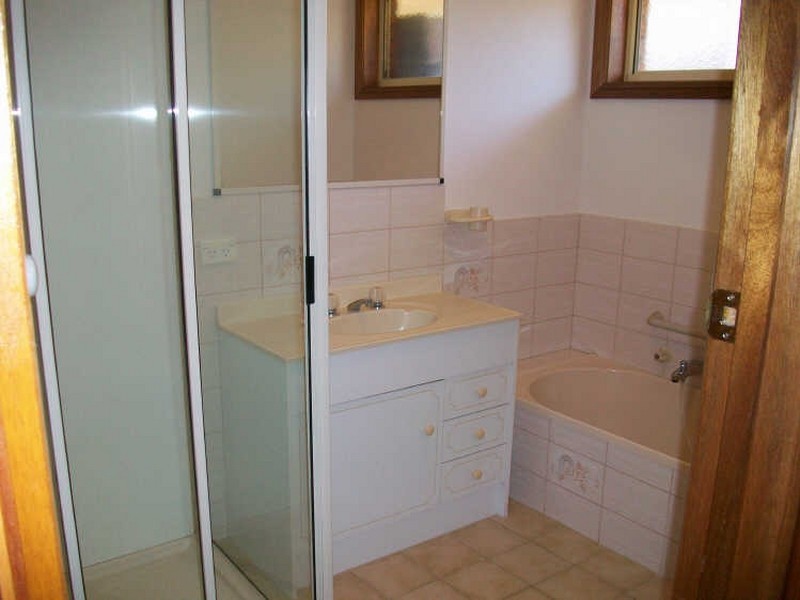 1/9 Bills Street, Lakes Entrance VIC 3909