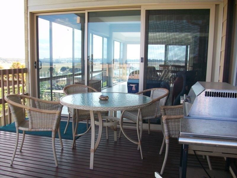 26 Abalone Avenue, Lakes Entrance VIC 3909